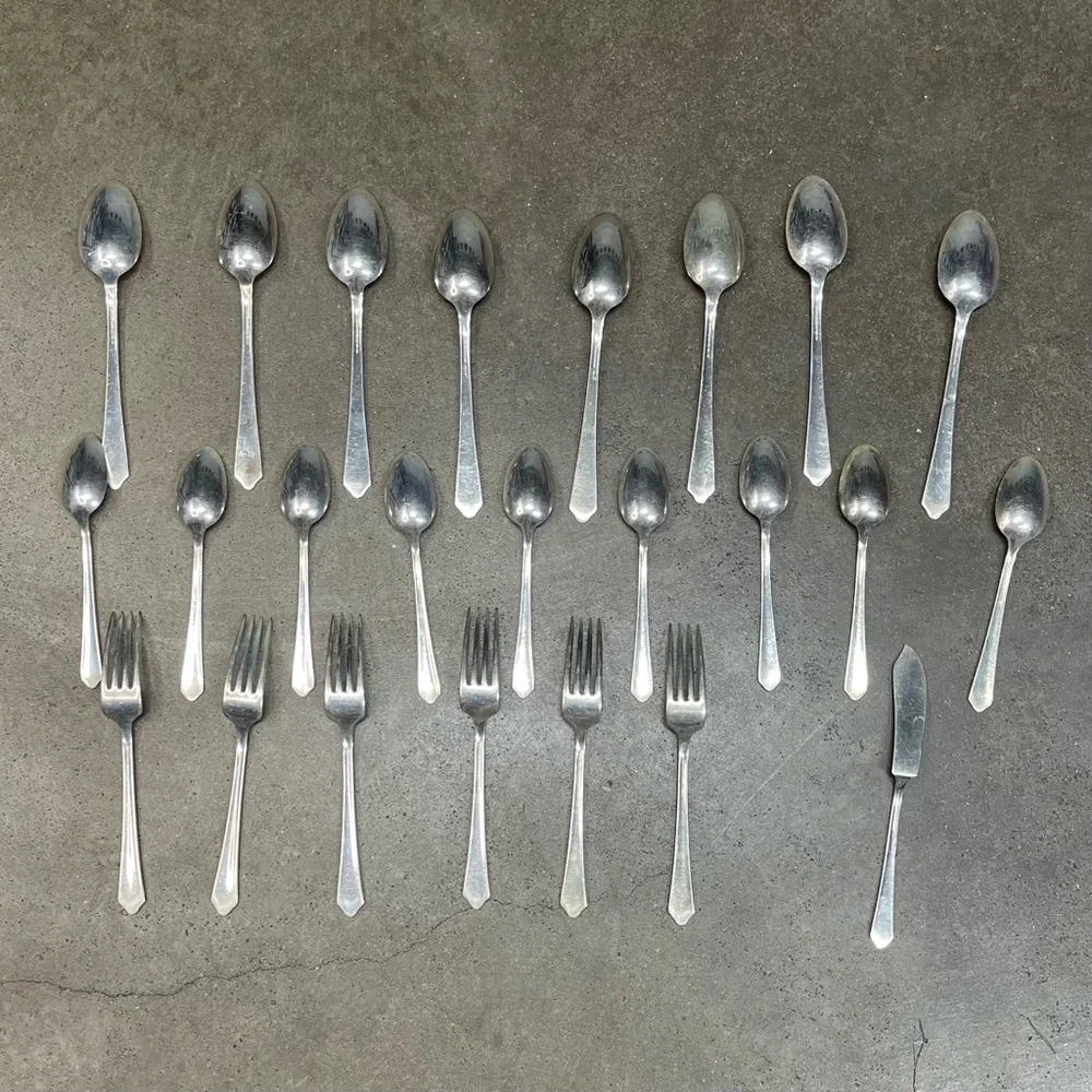 Vintage 1939 Holmes & Edwards Silverplate Flatware Set w Case Art Deco - Picture 7 of 11